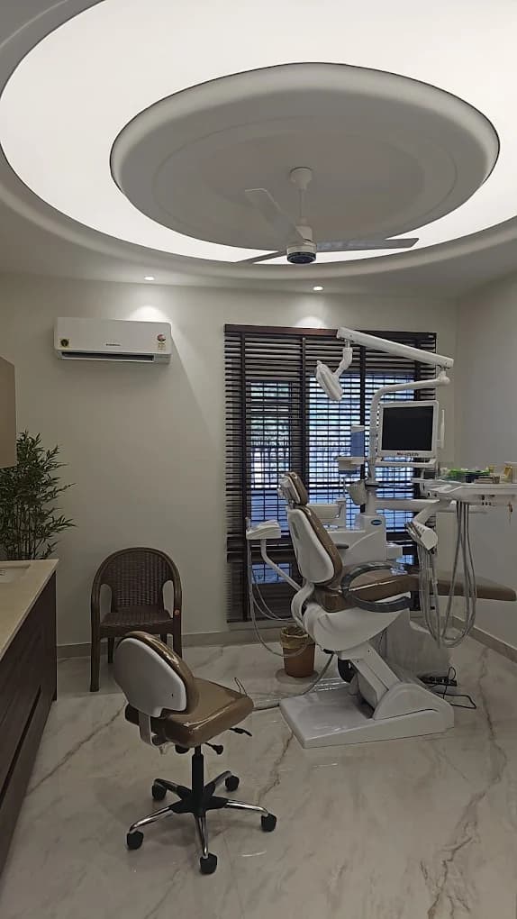 Well-equipped dental treatment room in Amritsar